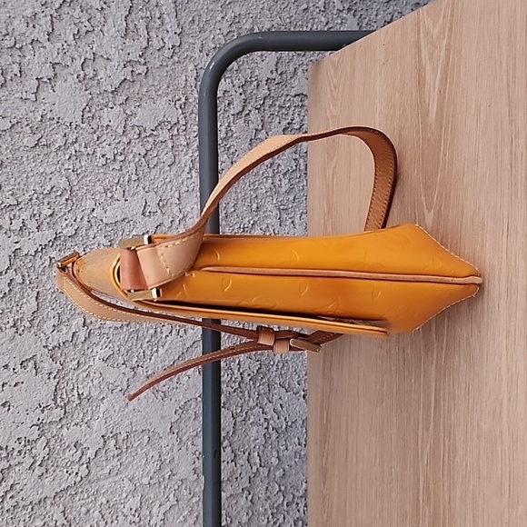 Louis Vuitton THOMPSON STREET VERNIS IN MANGO - Picture 4 of 16